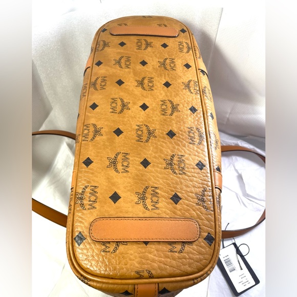 MCM Delmy Visetos Shopper MD Tote.Color: Cognac/Gold. - Picture 7 of 17